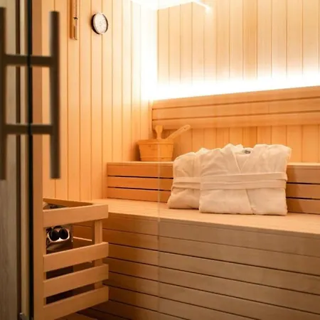 Annabel's Luxury With Private Pool, Jacuzzi And Sauna Apartment