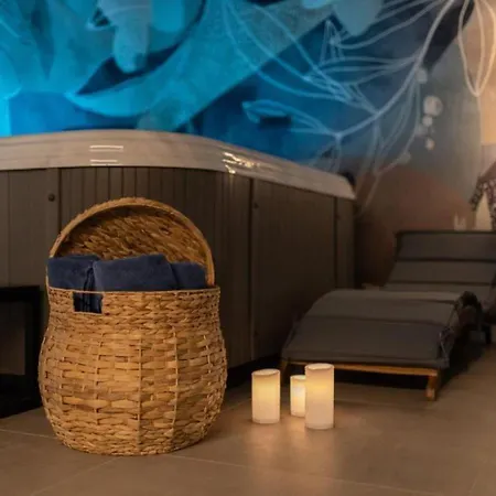 Annabel's Luxury With Private Pool, Jacuzzi And Sauna