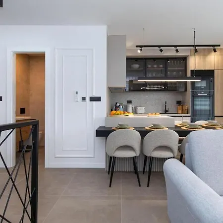 Annabel's Luxury With Private Pool, Jacuzzi And Sauna Lejlighed
