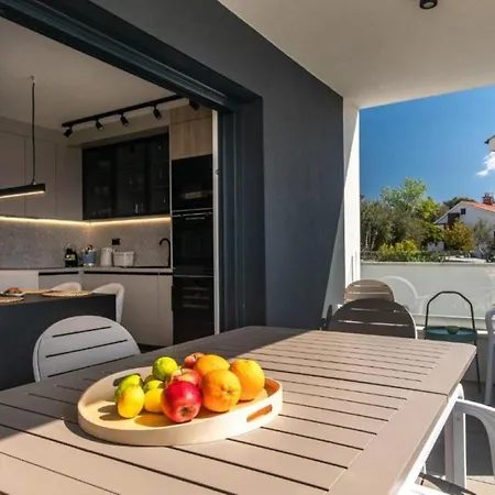 Annabel's Luxury With Private Pool, Jacuzzi And Sauna Lejlighed Krk Town