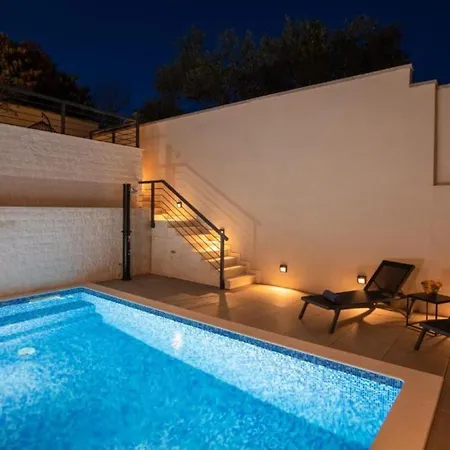 Lejlighed Annabel's Luxury With Private Pool, Jacuzzi And Sauna Krk Town