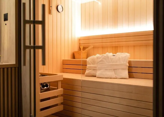 Annabel's Luxury With Private Pool, Jacuzzi And Sauna Apartment