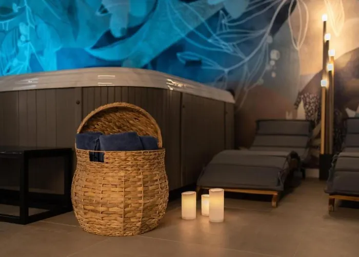 Annabel's Luxury With Private Pool, Jacuzzi And Sauna