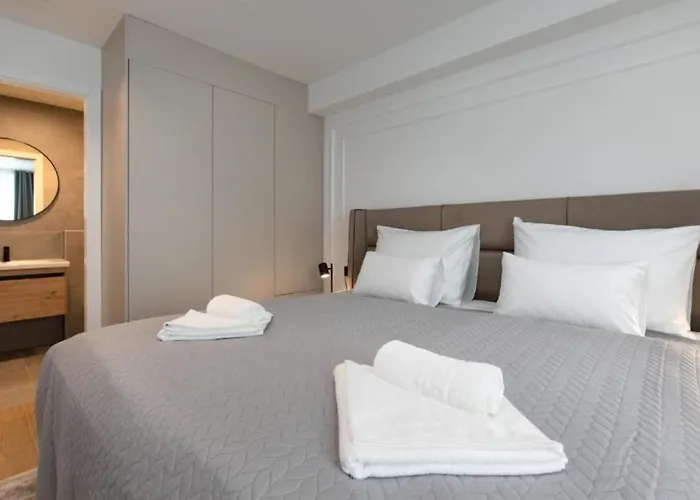 Annabel's Luxury With Private Pool, Jacuzzi And Sauna