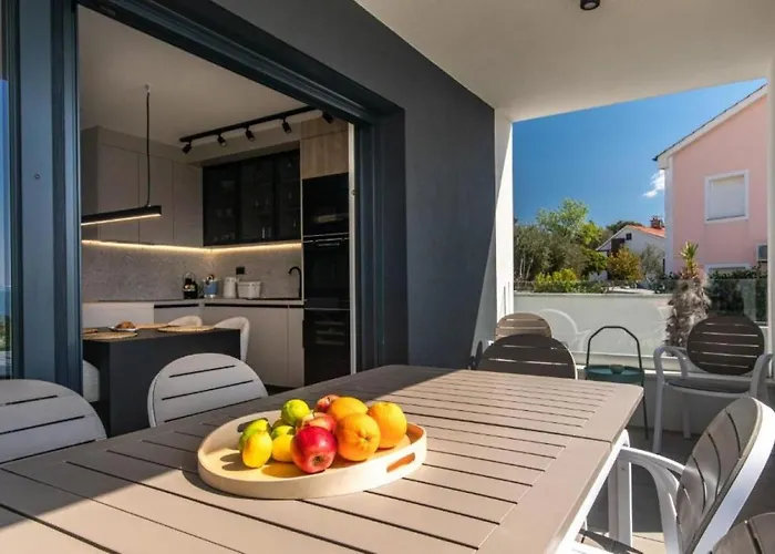 Annabel's Luxury With Private Pool, Jacuzzi And Sauna Apartment Krk Town