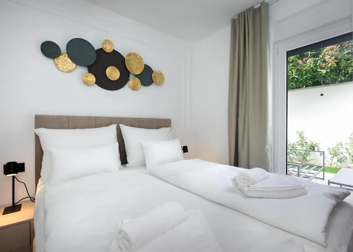 Annabel's Luxury With Private Pool, Jacuzzi And Sauna