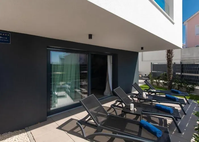 Annabel's Luxury With Private Pool, Jacuzzi And Sauna